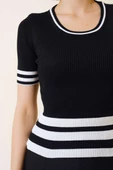 Oval Yaka Altı Çizgili Triko Body Siyah - 4