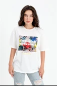 T-shirt Bisiklet Yaka Desenli Kabartma Yazılı - Ekru thumbnail 1