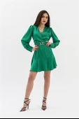 Kruvaze Yaka Metal Tokalı Saten Elbise - Yeşil thumbnail 2