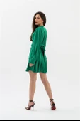 Kruvaze Yaka Metal Tokalı Saten Elbise - Yeşil thumbnail 6