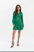 Kruvaze Yaka Metal Tokalı Saten Elbise - Yeşil thumbnail 4
