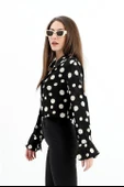 Omuzları Vatkalı Kolları Volanlı Puantiyeli Saten Gömlek - Siyah-Ekru thumbnail 3