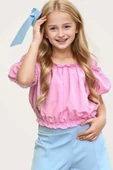 Kız Çocuk Düşük Omuzlu Göğsü ve Beli Manşetli Crop ve Yırtmaç Detaylı Pembe Alt Üst Takım thumbnail 2
