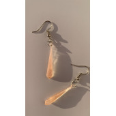 Yanardöner Pembe ve Turuncu Gümüş Aksesuar Minik Piramit Şekil Sallantılı Epoksi Küpe El Yapımı thumbnail 6