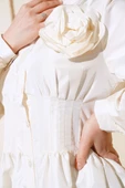Tafta Gül Aksesuarlı Elbise Ekru thumbnail 4