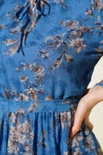 Çiçek Desenli Şifon Kat Elbise İndigo thumbnail 4