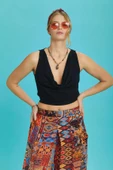 Lastikli Kolsuz Degaje Yaka Siyah Şık Crop Bluz - 3