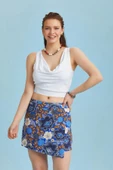 Lastikli Kolsuz Degaje Yaka Beyaz Şık Crop Bluz - 1