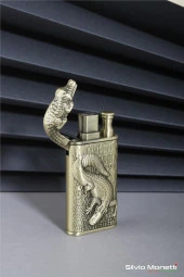 Silvio Monetti Bronz Kabartmalı Timsal İşlemeli Gazlı Çakmak 24CSM803MR02 thumbnail 3