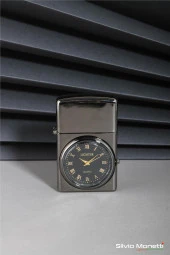 Silvio Monetti Siyah Özel Tasarım Kapaklı Saatli Model Gazlı Çakmak 24CSM808BMR03 thumbnail 1