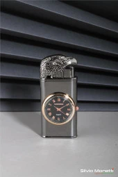 Silvio Monetti Siyah Özel Tasarım Kapaklı Saatli Model Gazlı Çakmak 24CSM809MR04 thumbnail 1