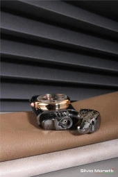 Silvio Monetti Siyah Özel Tasarım Kapaklı Saatli Model Gazlı Çakmak 24CSM809MR04 thumbnail 4