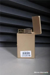 Silvio Monetti Altın Özel Tasarım Kapaklı Saatli Model Gazlı Çakmak 24CSM810MDZR02 thumbnail 4