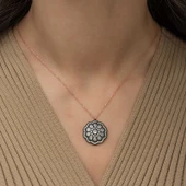 Gümüş Çiçek Desenli Elmas Montür Kolye thumbnail 2
