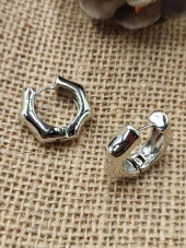 Dalgalı Yuvarlak Halka Küpe Beyaz Renk - 3