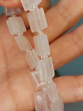 Pembe Kuvars Taşı Yandan Oyuklu Kare Kesim 10x10mm Dizi (49560) thumbnail 2