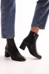 SOLMAZ HAYLEE SİYAH CİLT TOPUKLU BOT thumbnail 3