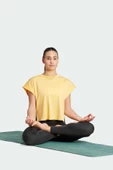 Adidas IS2982 Studio Kadın Tişört - 3