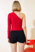 Düşük Omuzlu Bluz Kırmızı thumbnail 3
