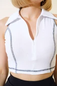 Polo Yaka Fermuarlı Crop Beyaz thumbnail 4