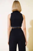Polo Yaka Fermuarlı Crop Siyah thumbnail 3