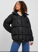 Jack&Jones JJXX Oversize Kapüşonlu Şişme Mont - Kışlık Sıcaklık ve Şıklık - 3