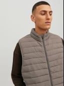 Jack&Jones Oversize Fermuarlı Yaka Erkek Yelek - Minimalist Tarz - 12