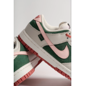 Nike Dunk Low SE All Petals United - 3