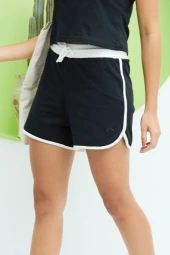 Yandan Yırtmaçlı Kadın Kısa Şort Siyah thumbnail 6