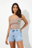 Nakışlı Kadın Askılı Crop Atlet Vizon thumbnail 3