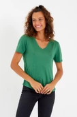 Kadın Tencel Kumaş V Yaka Parçalı T-shirt  Yeşil - 1