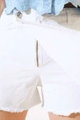 Püsküllü Kot Şort Etek Beyaz thumbnail 4