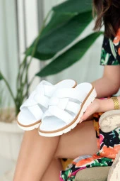 Hakiki Deri Kalın Bantlı Ince Tabanlı Ortopedik Tasarım Kadın Sandalet Terlik thumbnail 1