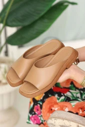 Hakiki Deri Kalın Bantlı Ortopedik Tasarım Günlük Kullanıma Uygun Kadın Terlik thumbnail 2