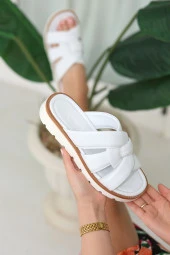 Hakiki Deri Kalın Bantlı Ince Tabanlı Ortopedik Tasarım Kadın Sandalet Terlik thumbnail 3