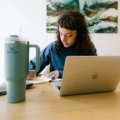 Stanley Quencher Pipetli Termos Bardak 1.18 Lt Koyu Yeşil thumbnail 5