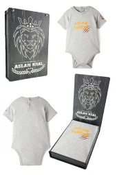 Galatasaray Orijinal Lisanslı Aslan Parçası Baskılı Bebek Body Gri Zıbın Hediyelik Ahşap Kutulu - 1