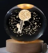 Dekoratif Merdiven Astronot Tasarımlı Ahşap altlıklı Işıklı Cam Küre Büyük Boy Cam:8cm Ahşap:2cm - 1