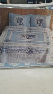 Emily Baskılı Kapitoneli Çift Kişilik Yatak Örtüsü Mavi thumbnail 1