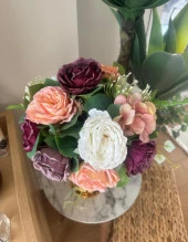 Nettenevime Yapay Çiçek Pastel Şakayık Aranjmanı Gold Şamdan Vazolu Masa Üstü Çiçeği Arajman thumbnail 7