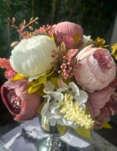 Nettenevime Yapay Çiçek Pastel Pudra Pembe Krem Şakayık Aranjmanı Gold Şamdan Vazolu Masa Üstü Çiçeği Arajman thumbnail 8