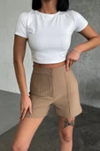 Zarif Ve Şıklığı Bir Arada Sunan Yüksek Bel Krep Esnek Çimalı Çizgili Şort Bej thumbnail 2