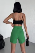 Tarz Ve Rahatlığı Bir Arada Sunan Yüksek Bel Esnek Likralı Krep Şort Yeşil thumbnail 4