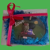 Peluş Ayıcık ve Sırtı Dönük Love Temalı Ahşap Hediyelik - 2