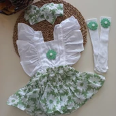 MARS BABY Kız Bebek Beyaz Yeşil Çiçek Desenli Fırfırlı Salopet Bandana Beyaz Çorap Takım - 1