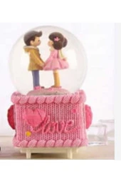 El Ele Tutuşan Romantik Aşıklar Müzikli Işıklı ve Püskürtmeli Kar Küresi - 3