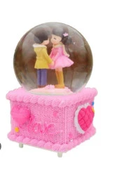 El Ele Tutuşan Romantik Aşıklar Müzikli Işıklı ve Püskürtmeli Kar Küresi - 6