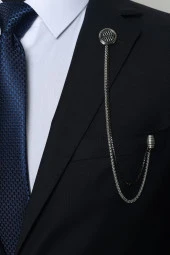 Esgue Desenli Gümüş Siyah Zincirli Ceket Yaka İğnesi - 1