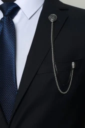 Esgue Desenli Gümüş Zincirli Ceket Yaka İğnesi - 1