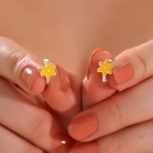 Gümüş Sarı Çiçek Çocuk Küpesi thumbnail 2